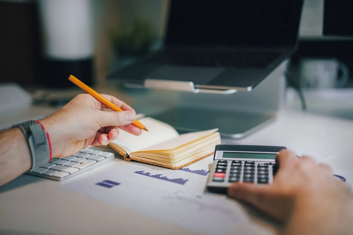 Calculating the cost of payday loans Edmonton on a budget