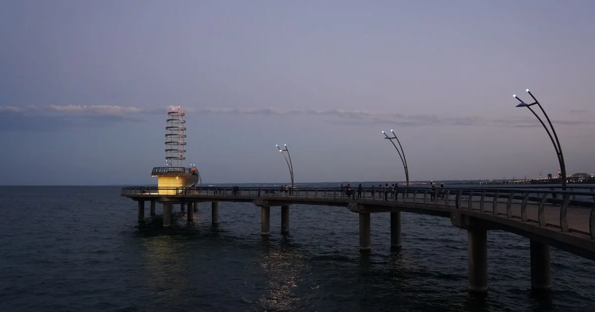 Brant Street Pier at twilight in Burlington - payday loans Burlington on the Lake Ontario waterfront