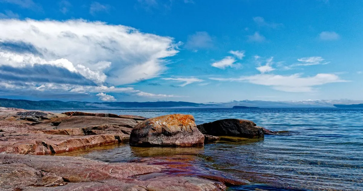 Lake Superior shoreline at Thunder Bay Ontario, where payday loans Thunder Bay borrowers live